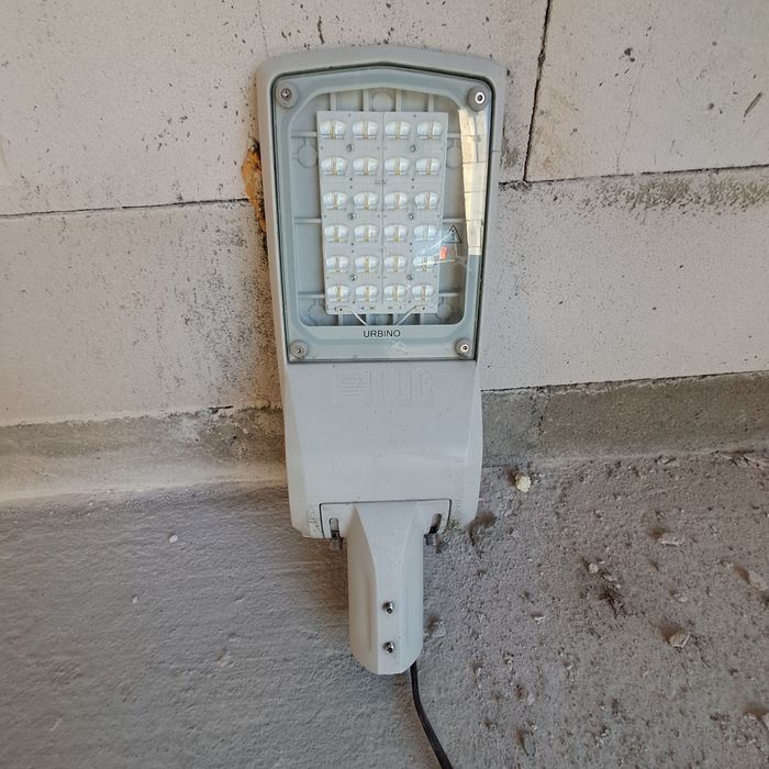 lampa ledowa   70W uzywanado negocjacji