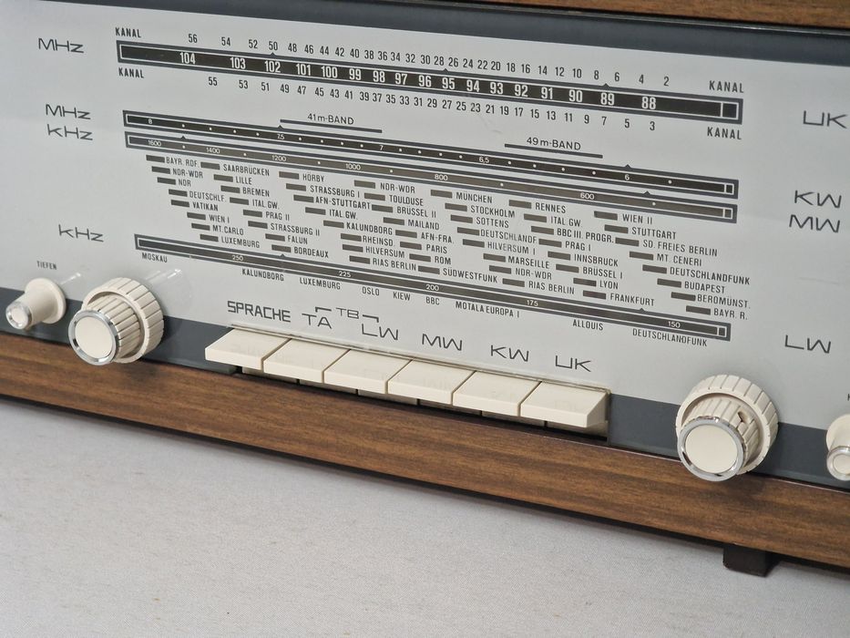 Rádio antigo reparado Schaub-Lorenz