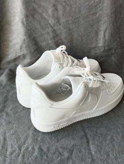 Nowe trampki Nike Air Force 1 Low Biały R.43