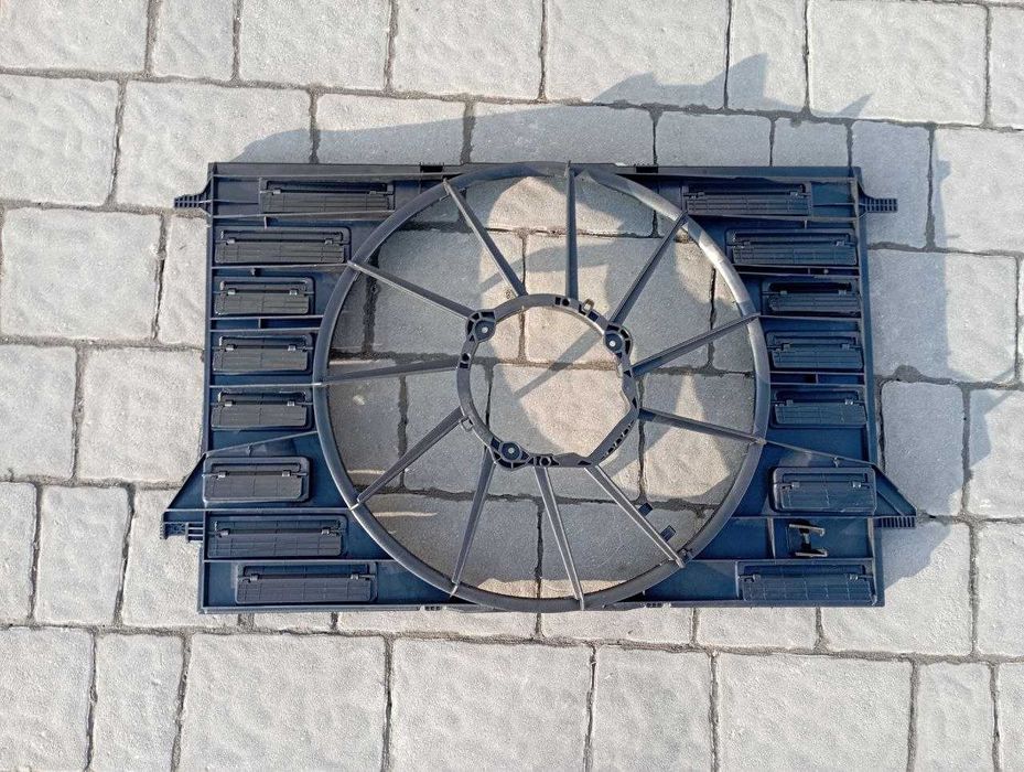 Audi A4 B9 Дифузор Рамка Вентилятора Охолодження