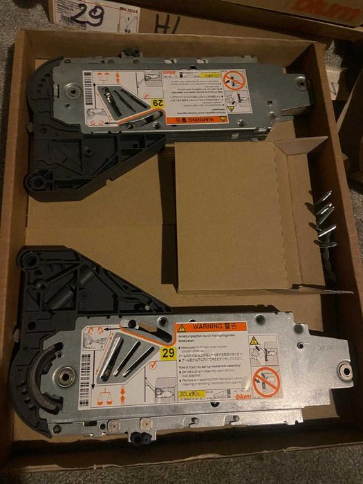 BLUM Aventos HL 29 zestaw z zaślepkami 20L290M00