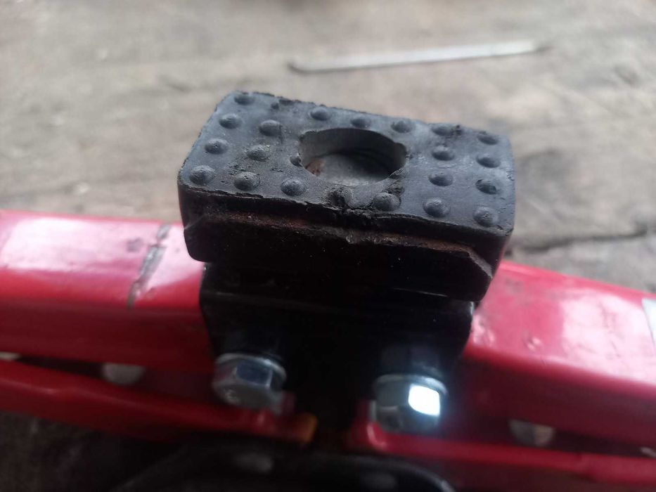 ромбовидний домкрат