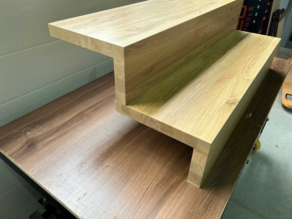 Stopnie dębowe i jesionowe – dywanowe, na wymiar, kolor, Polska