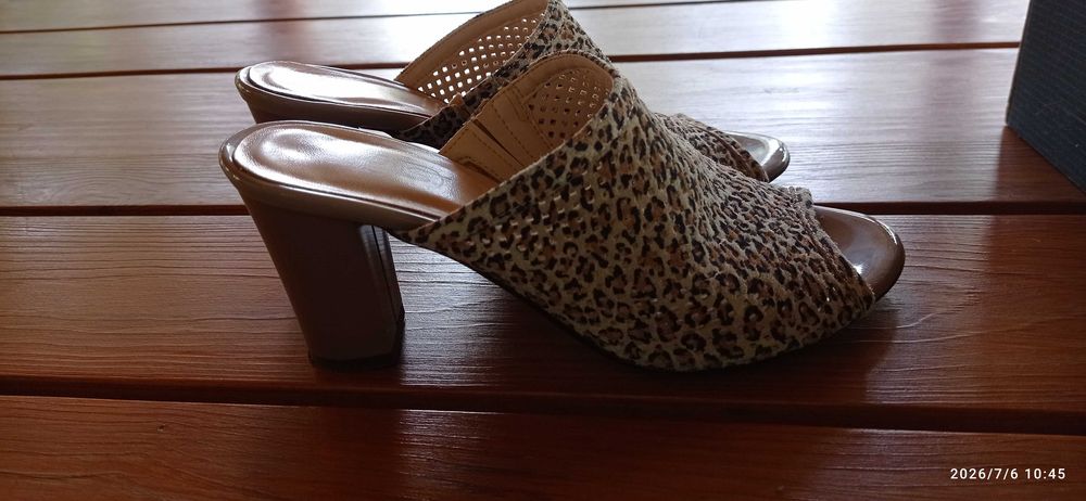 Buty - klapki na obcasie