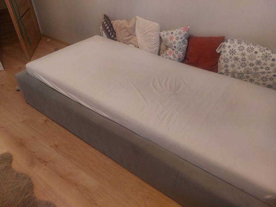 Pilnie  sprzedam łóżko  90x 200 z materacem