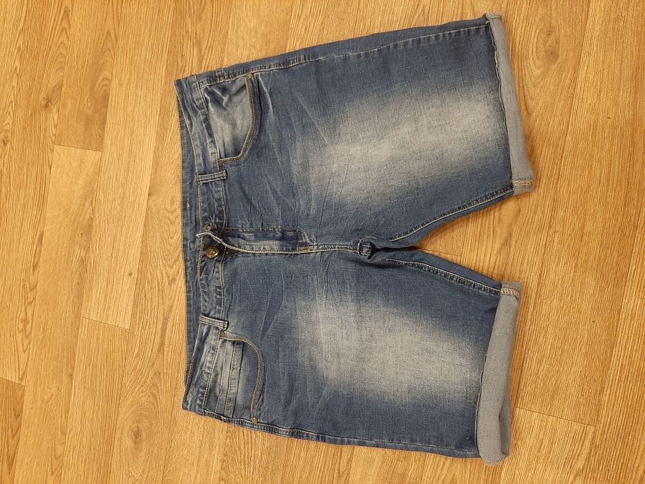 Продам джинсовые шорты
