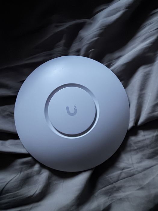 Ubiquiti U6+. - czytaj opis