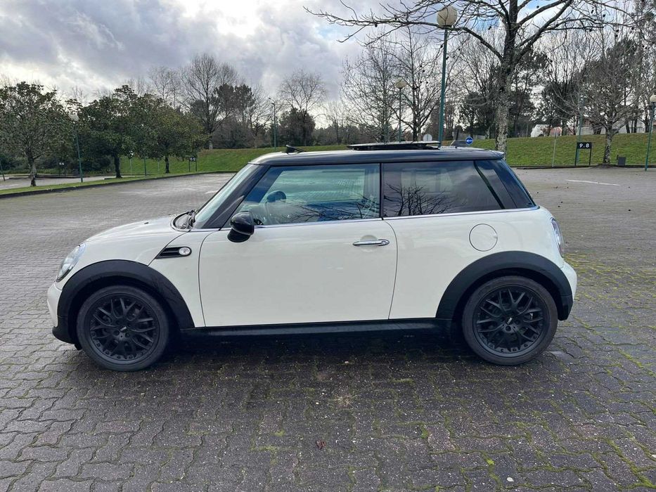 Mini Cooper 2011 1.6 D 116cv, GPS, Teto Panorâmico,  Banco Pele, Xenon