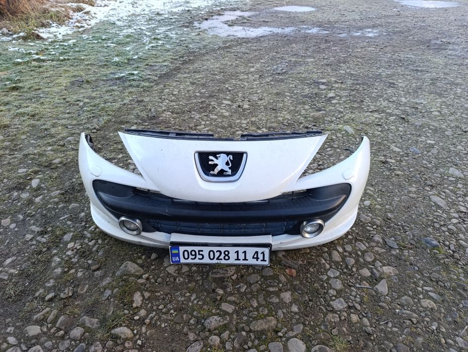Бампер Peugeot 207 Пежо 207 бампер 2008 року випуску