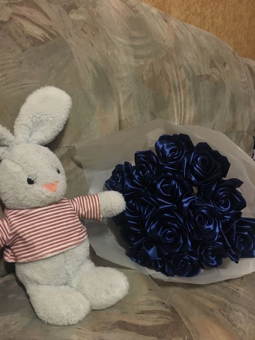 Букет атласних троянд