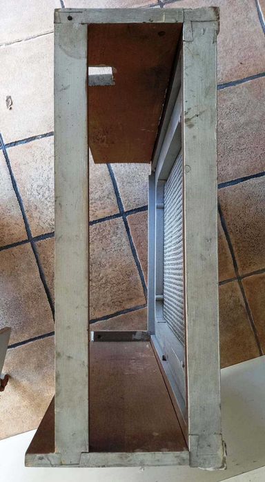 Armários/Estruturas de madeira p tapar/proteger RADIADORES