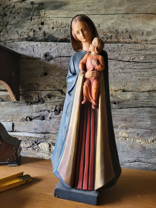 Duża figura Matka Boska Maryja pięknie malowana