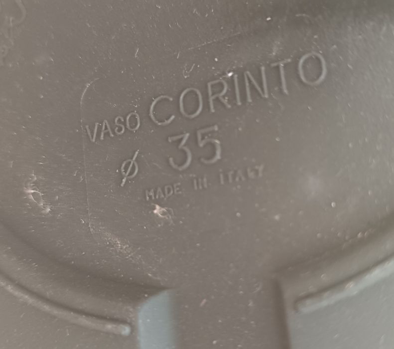 Vasos grandes com 40 e 35 cm de diâmetro