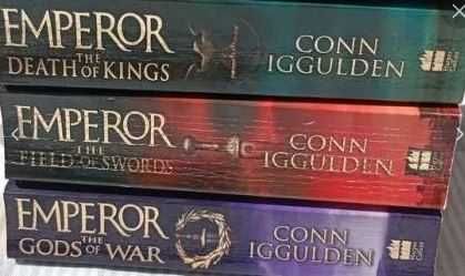 Saldos!!!   3  books written by  Conn Iggulden - about Julius Caesar- os 3 livros por 7 euros + portes