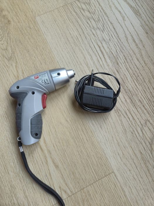 Mini wkrętarka z ładowarka
