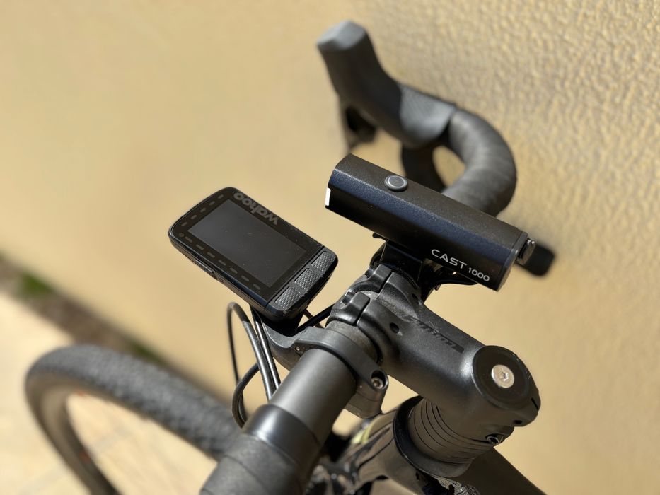 Gravel Bike Giant Revolt X Advanced Pro 2 + Luz Garmin