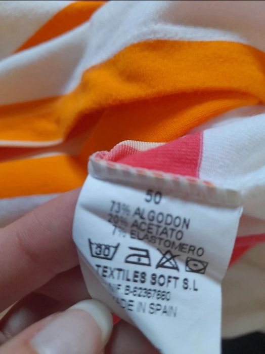T-shirt decote em V