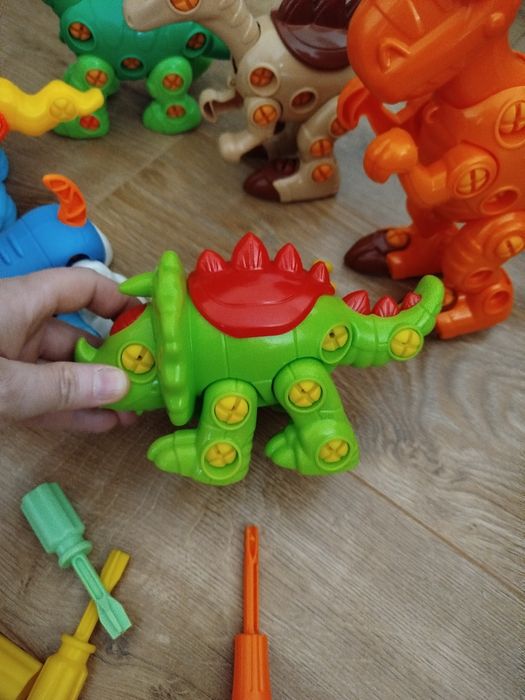 Sprzedam zestaw 7 zabawek do skręcania kompletne