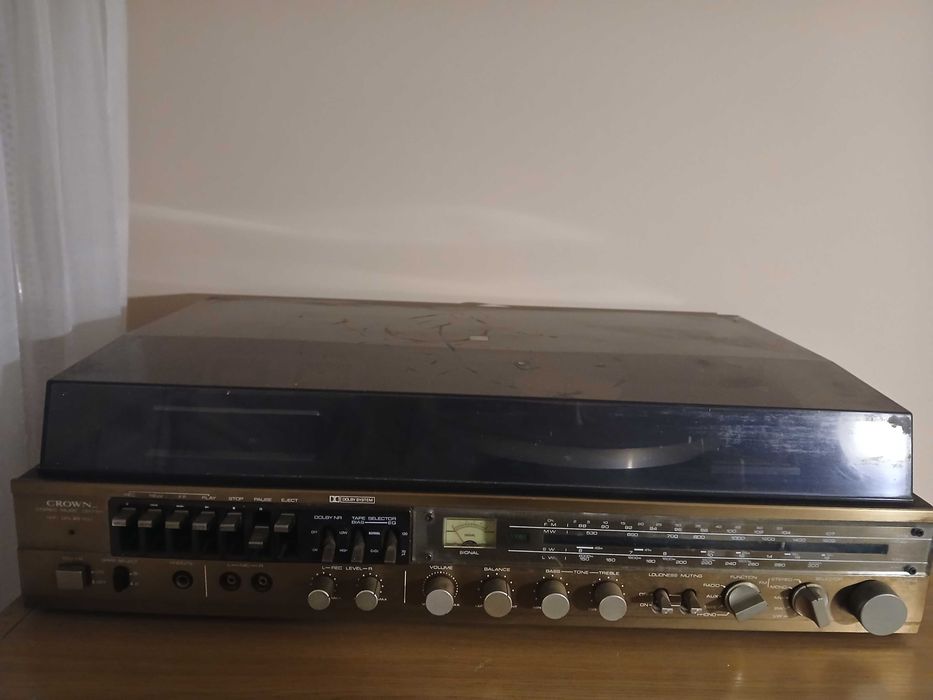 Crown stereo music