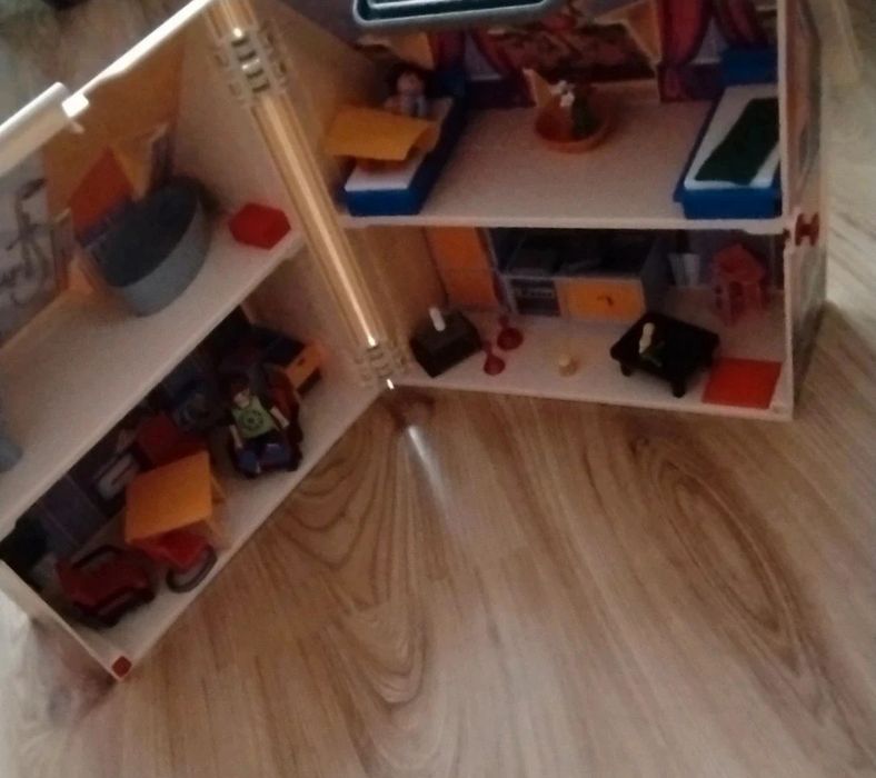 Duży domek Playmobil z akcesoriami