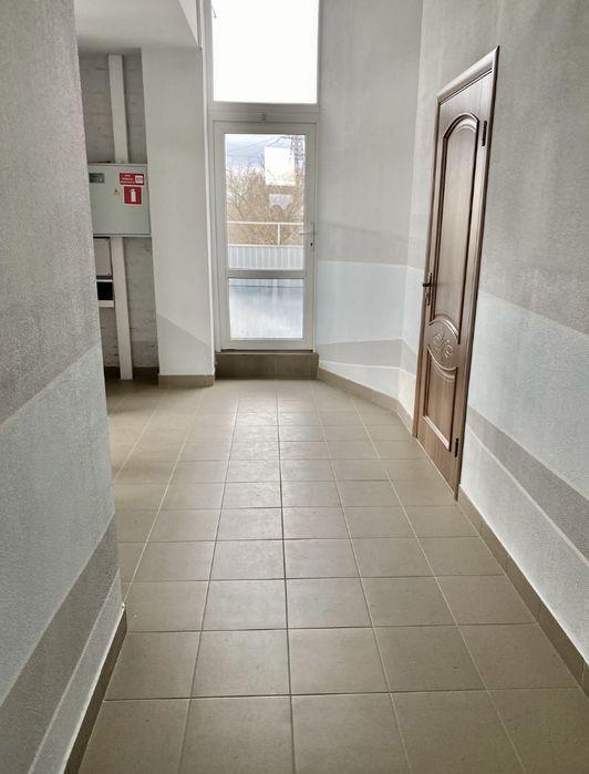 Продаж комерційного приміщення. Бізнес центр. Земельна ділянка