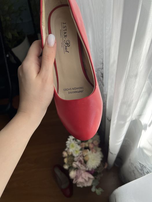 Туфлі жіночі червоні