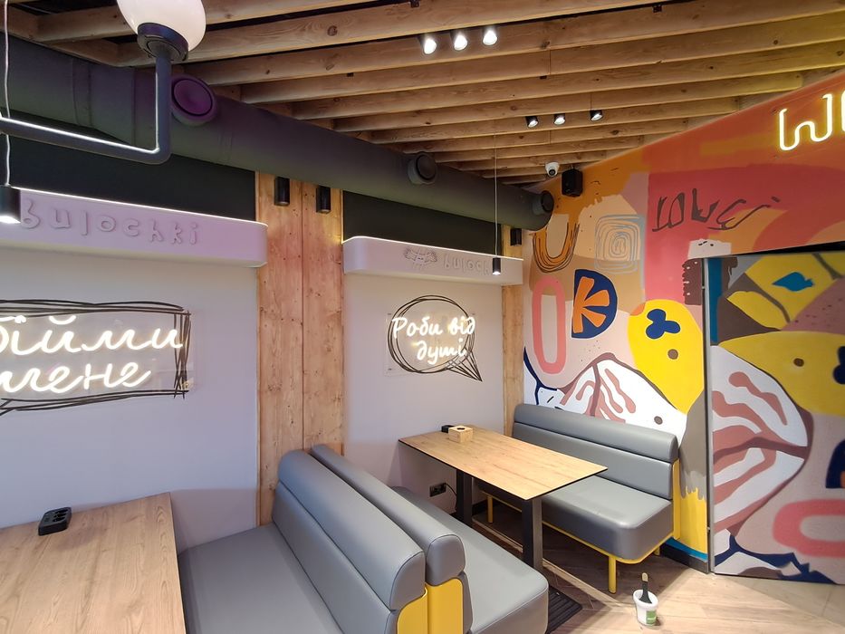 Роспись стен, витрин, окон, мебели