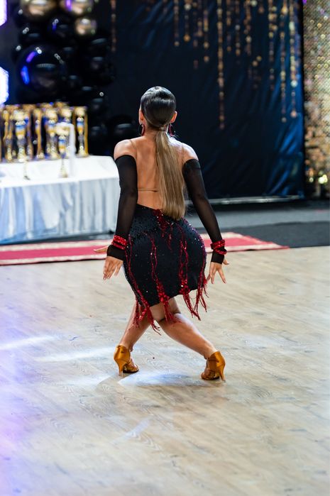 Сукня для бальних танців, латіна