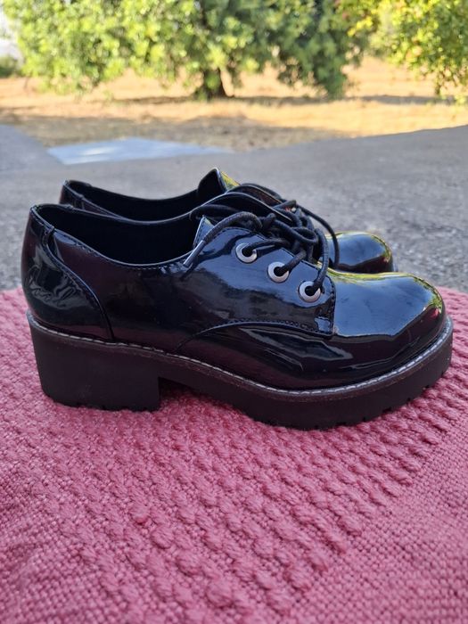 Sapatos pretos envernizados Coolway , número 38