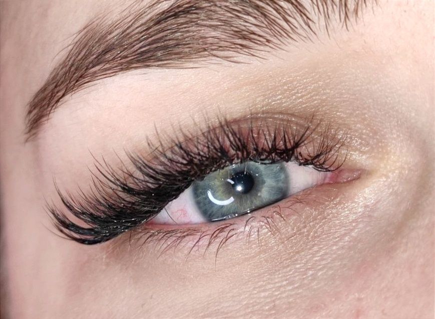 Нарощування вій Конотоп в центрі наращивание ресниц Конотоп на миру