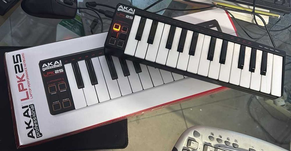 Teclado Midi AKAI LPK 25