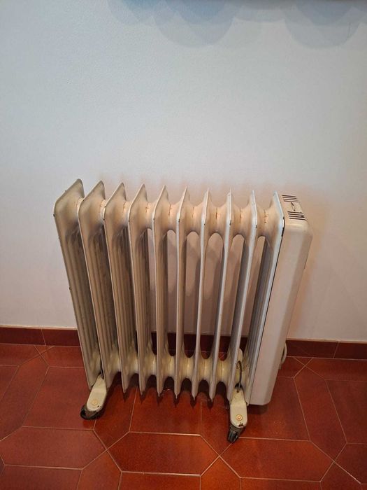 Aquecedor Eléctrico a Óleo