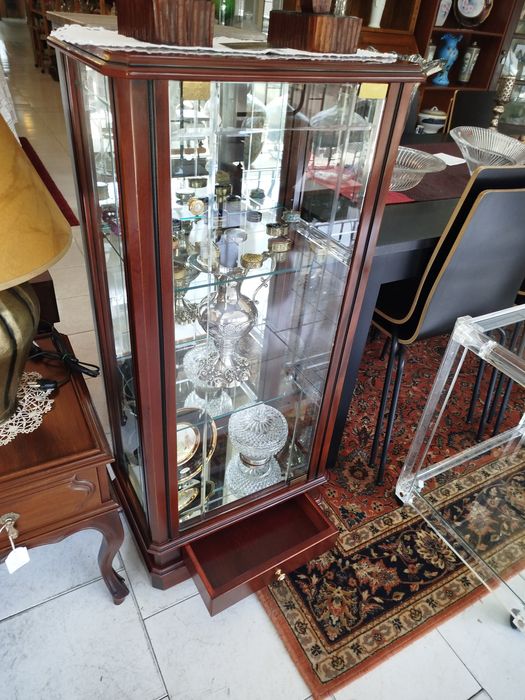 Móvel  /  Vitrine