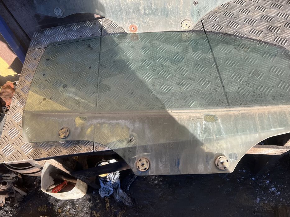 Стекло в дверь Хюндай купе hyundai coupe 96год