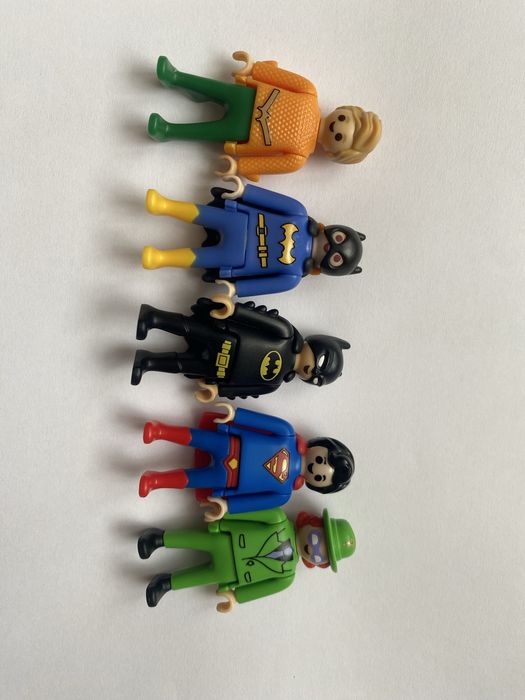 Фігурки кіндер сюрприз. Бетмен. Супер герої