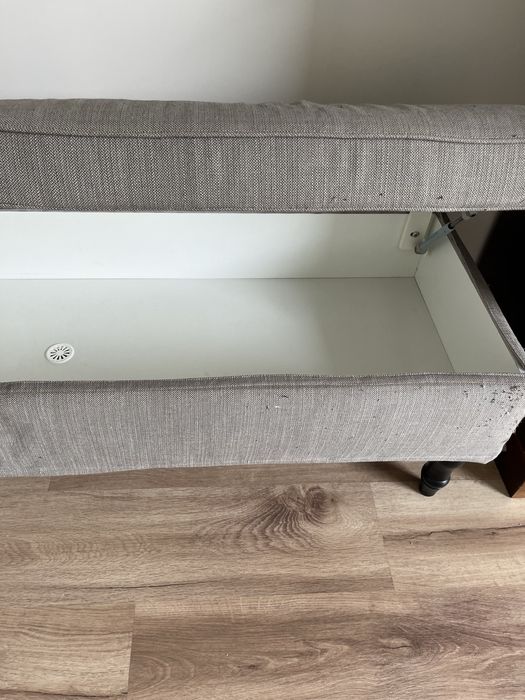 Banqueta IKEA com arrumação