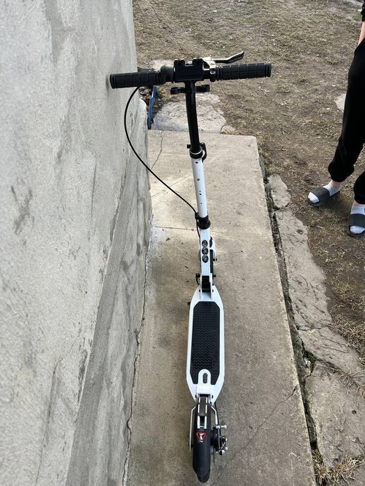 Самокат в чудовому стані ,як для дітей так і для дорослого