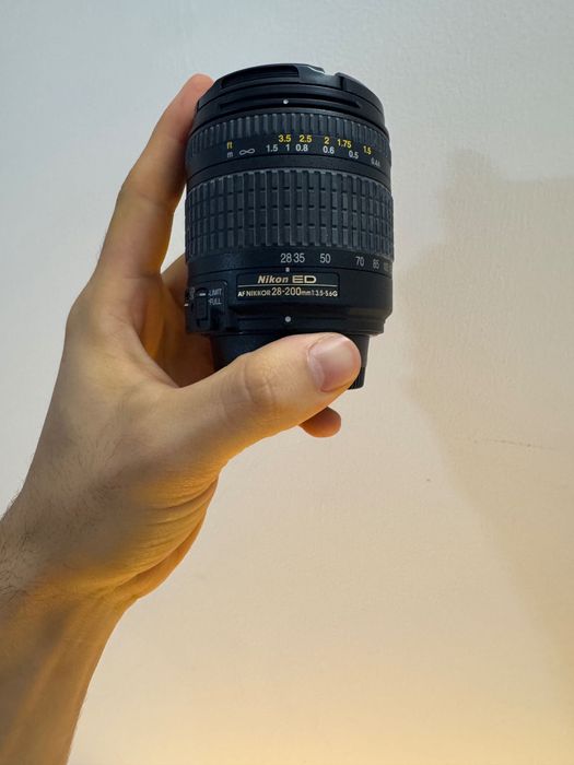 Objetiva Nikon AF 28-200mm f/3.5-5.6G ED (Lente de Viagem)