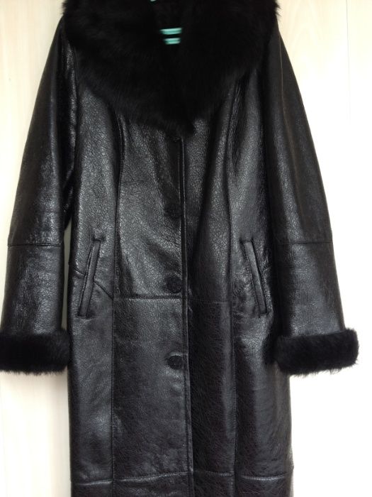 Дубленка, пальто состояние нового.