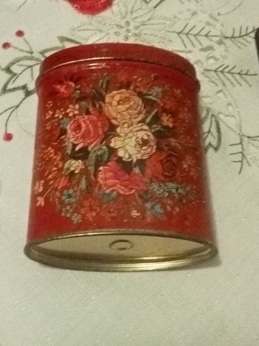 Duas belas latas colecionáveis