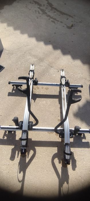 Vendo barras de tejadilho de carro com 2 suporte para bicicletas