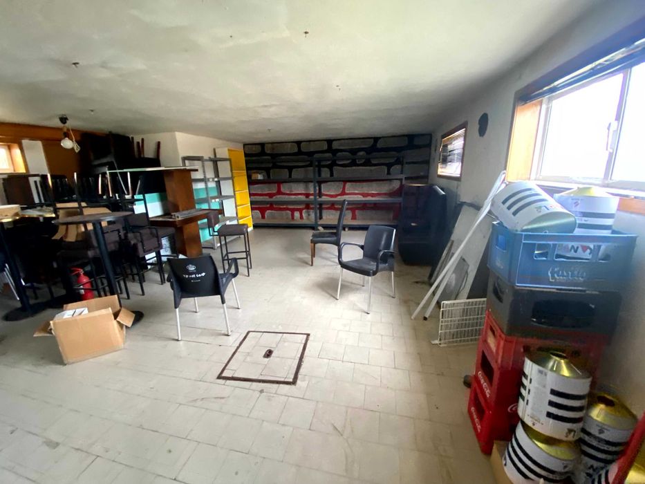 Conjunto de mesas e cadeiras