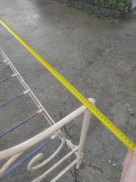 Cama de ferro antiga