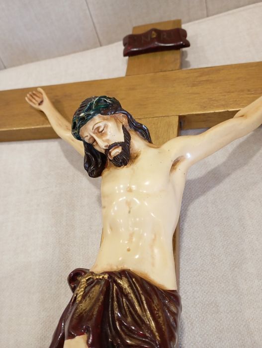 Crucifixo antigo de madeira
