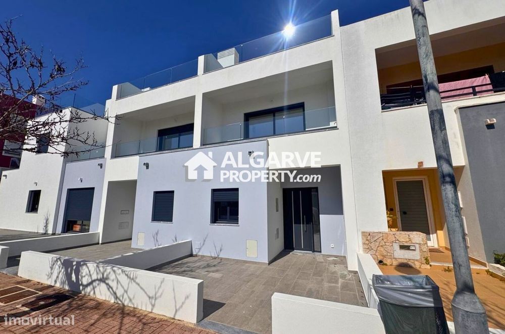 Moradia geminada V2 a poucos passos de cafés e restaurantes com vista