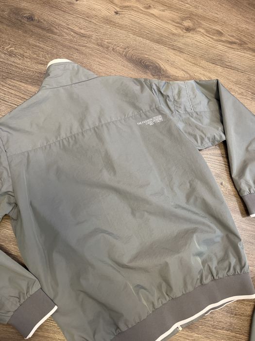 Чоловічий спортивний костюм