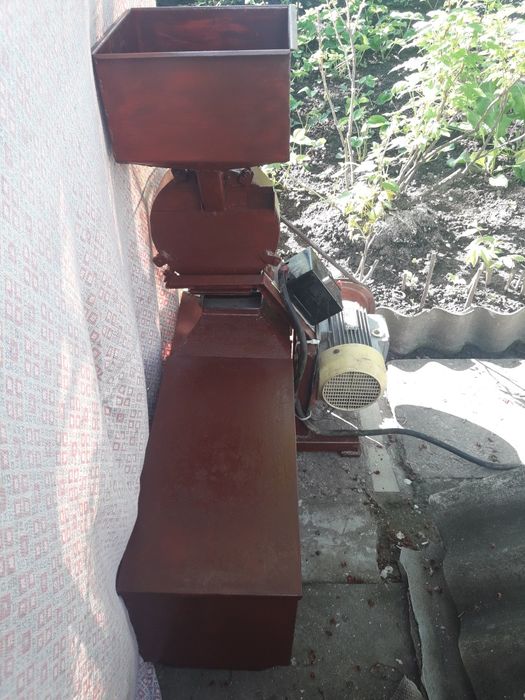 Електро млин для переробки зерна на дерть