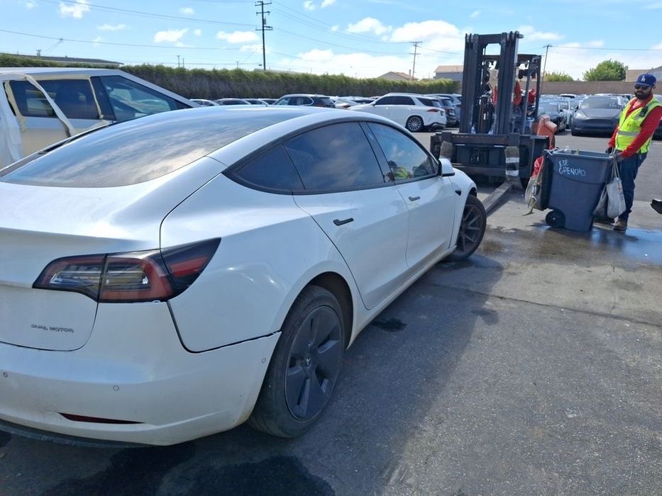 Tesla 3 2021г 82 kw