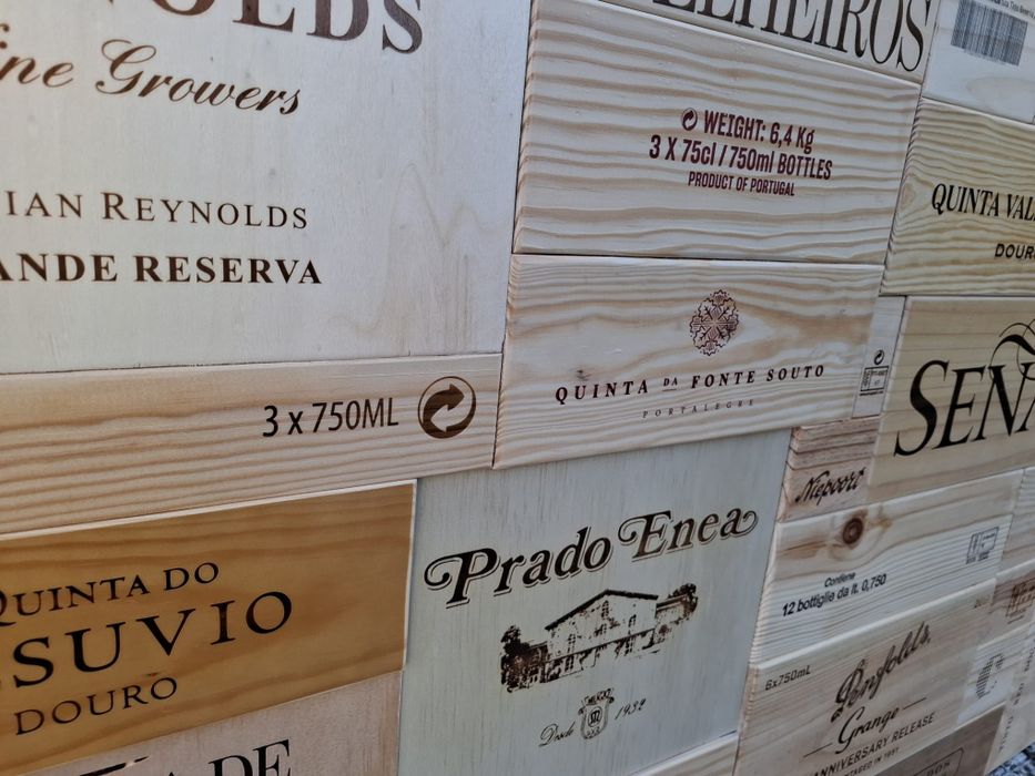 Painel feito cx madeira de vinho