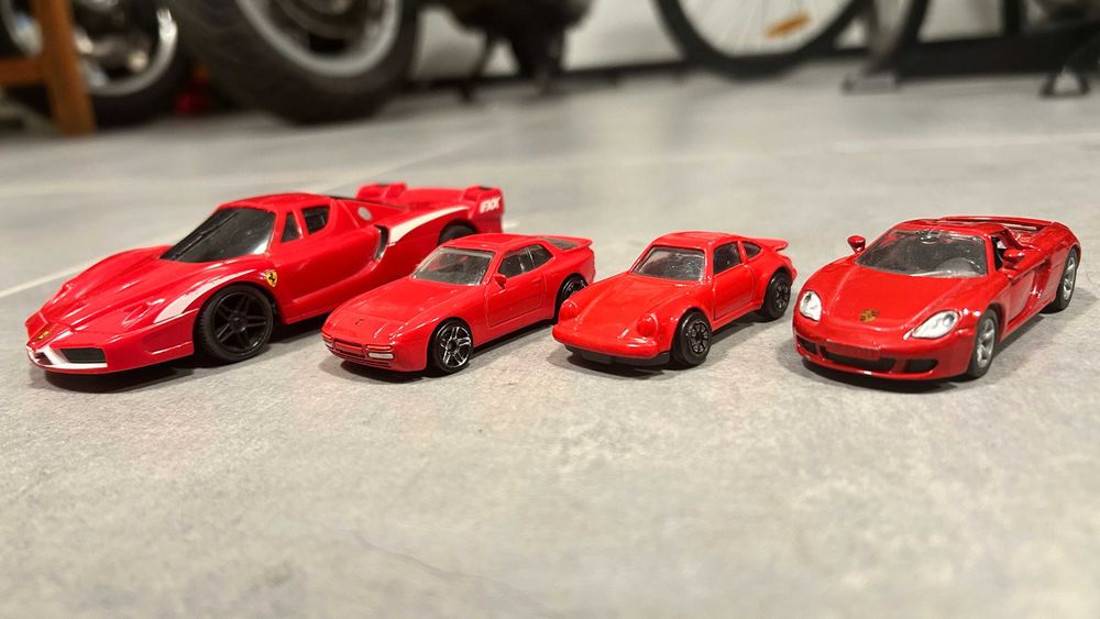 Zestaw resoraków Porsche i Ferrari - sportowe klasyki, 9 szt.